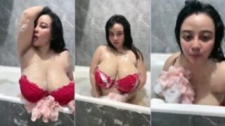 Tante Tobrut Lexsyaveni Mandi Busa Bikin Horny Pascol