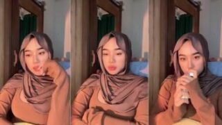 Nana Gadis Jilbab Cantik Sengaja Pamer Belahan Instagram